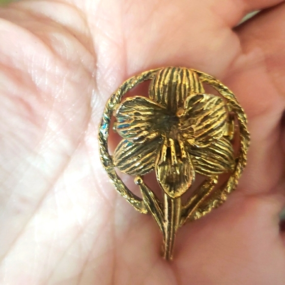Floral Brooch. Vintage - Picture 1 of 4